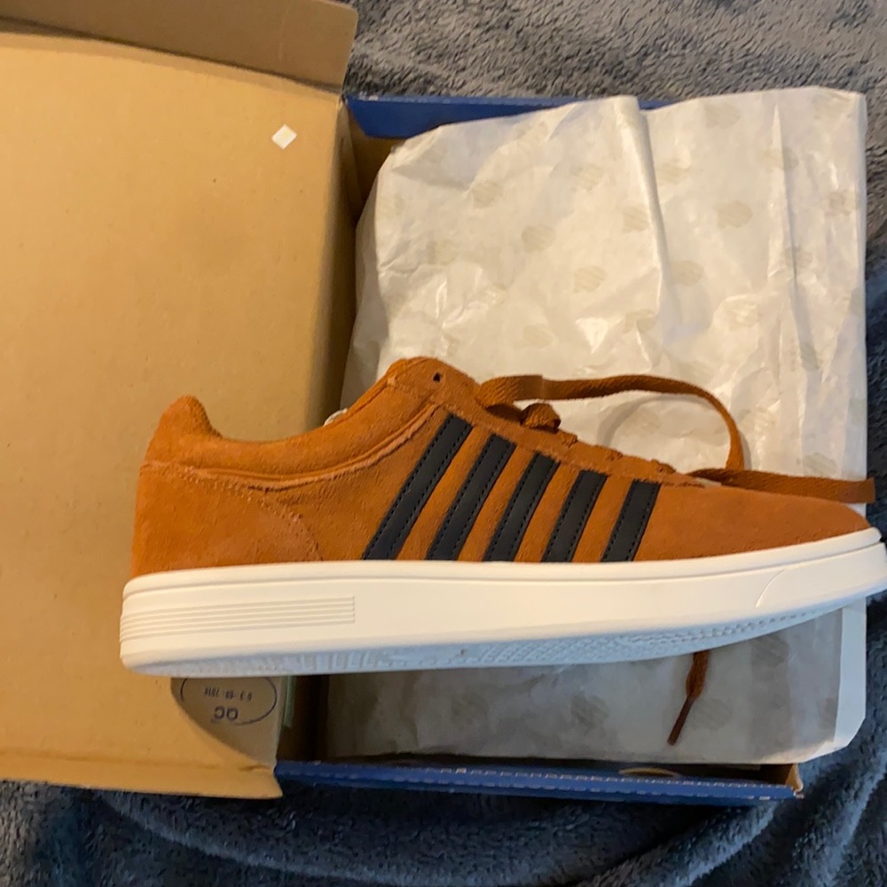 K-Swiss tennis shoes